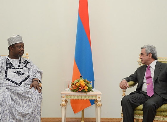  Nigerian ambassador to Armenia (resident in Iran) presents credentials to Armenian president