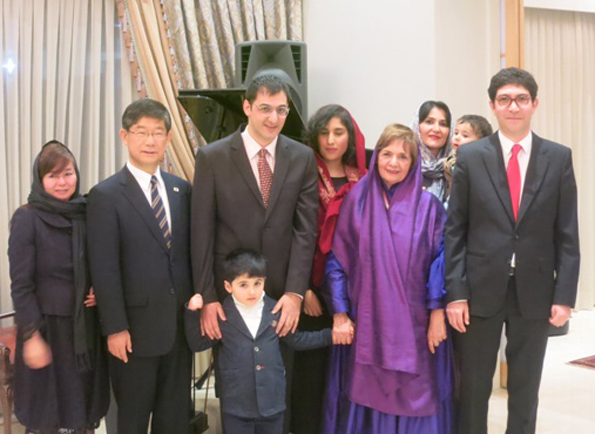  Pariyoush Ganji receives Japan’s Order of the Rising Sun