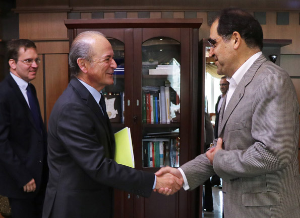  Health minister discusses medical cooperation with French envoy