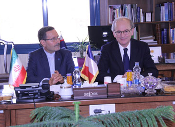  France ready to invest dlrs 800 billion in Iran