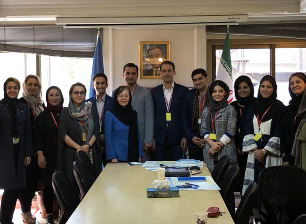  Azad University students learn about the UN website at the UNIC office